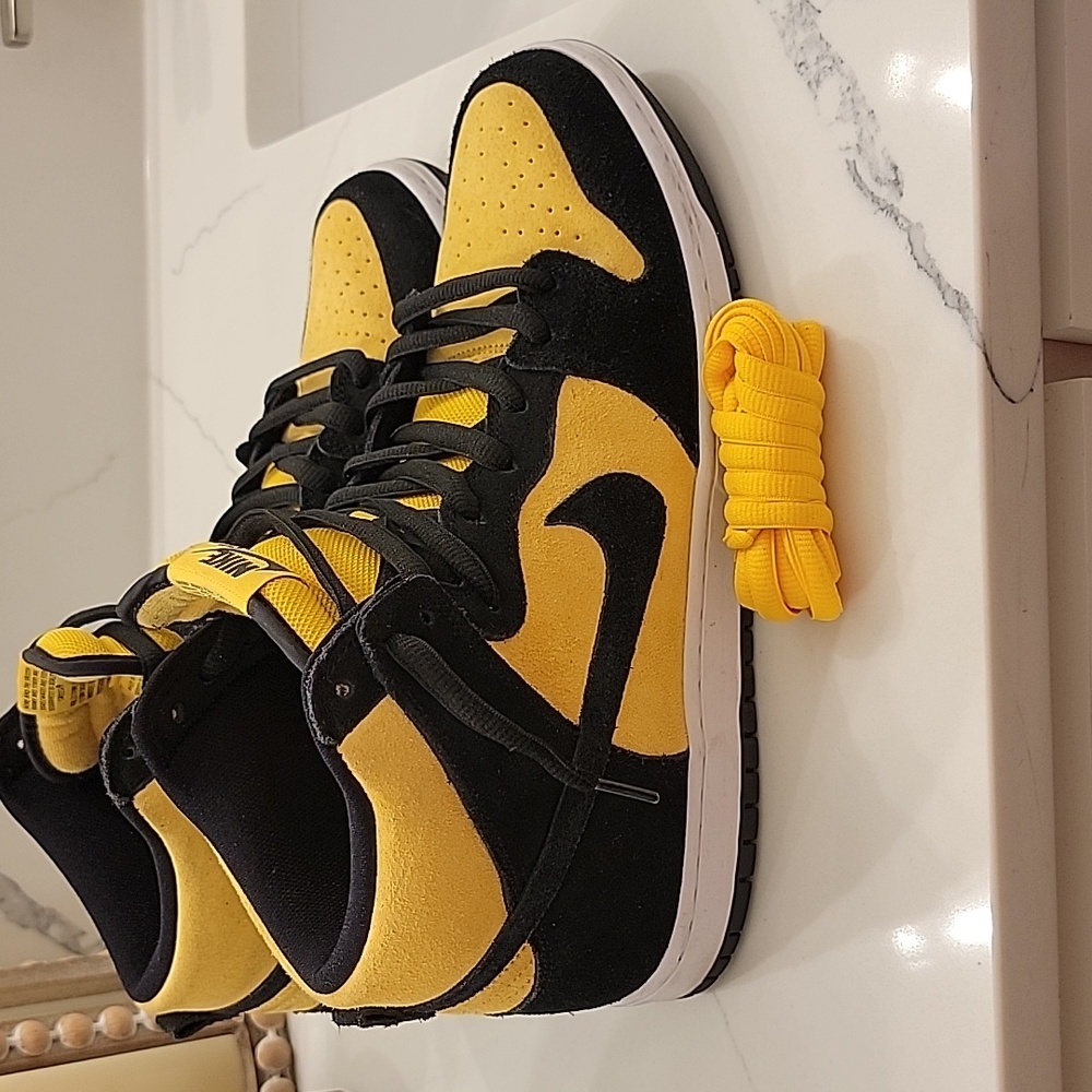 Nike Dunks Yellow Black Size 12